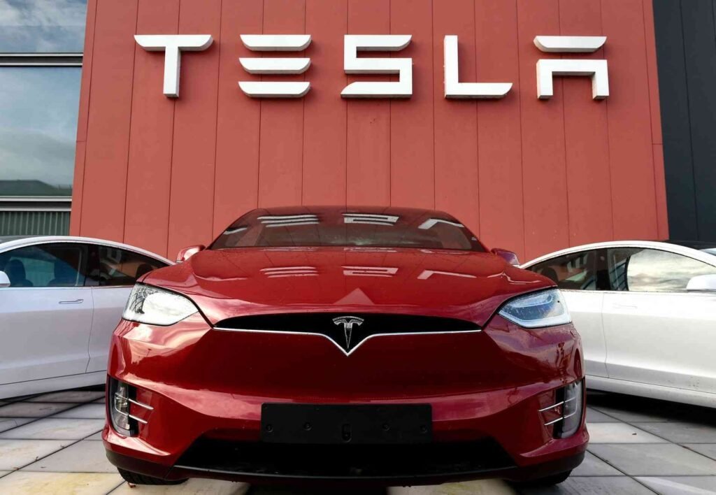 Ações da Tesla TSLA caíram forte após divulgação de recall de 1,1 milhão de veículos